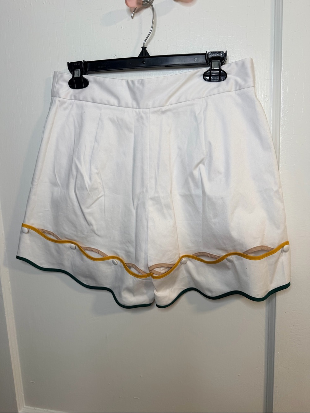NWT Antonio Melani White Scallop Trim High-Waist Women's Shorts - Picture 8 of 11
